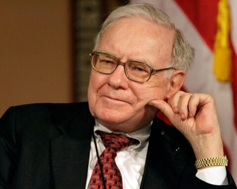 Warren Buffett strikes a dour tone on the US economy, warning the easy-money era is over